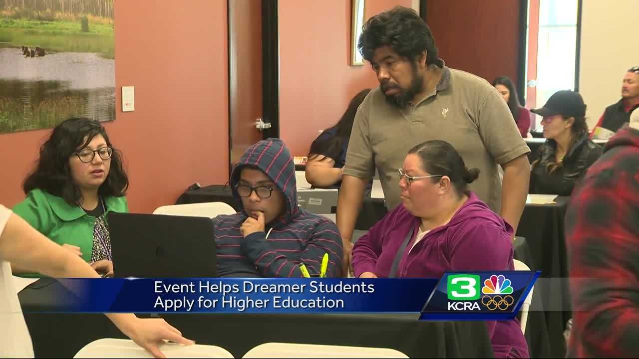 High school students get help with college planning