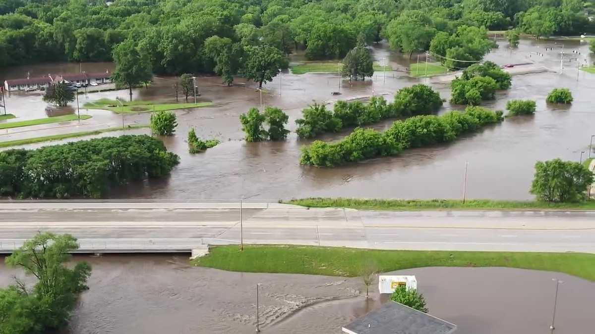 Historic crest of Fourmile Creek causes flooding in Pleasant Hill