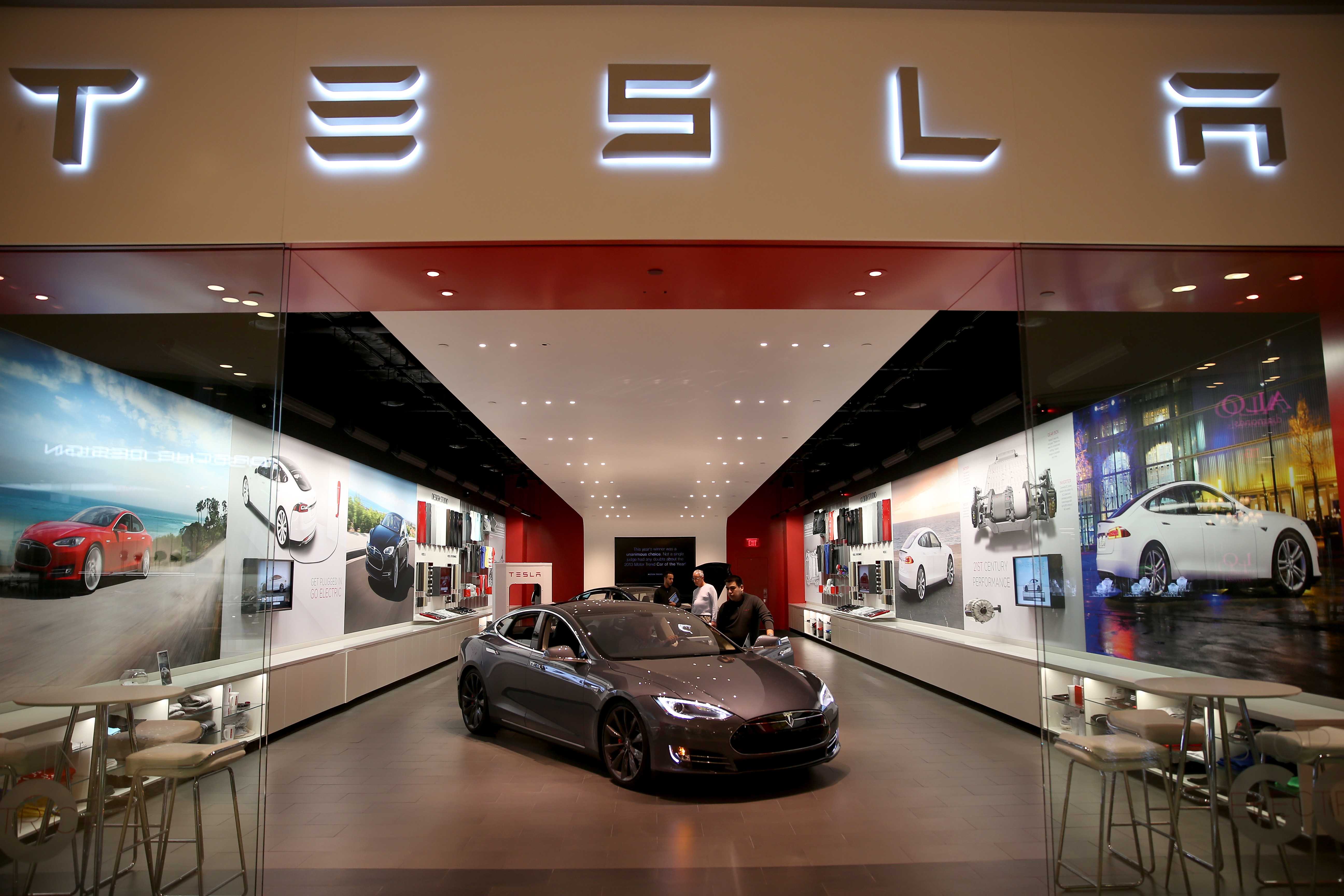 Tesla fires hundreds of employees