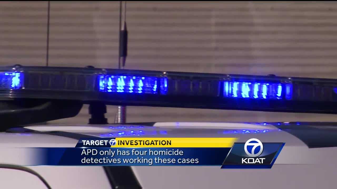 Homicide detective retires from APD