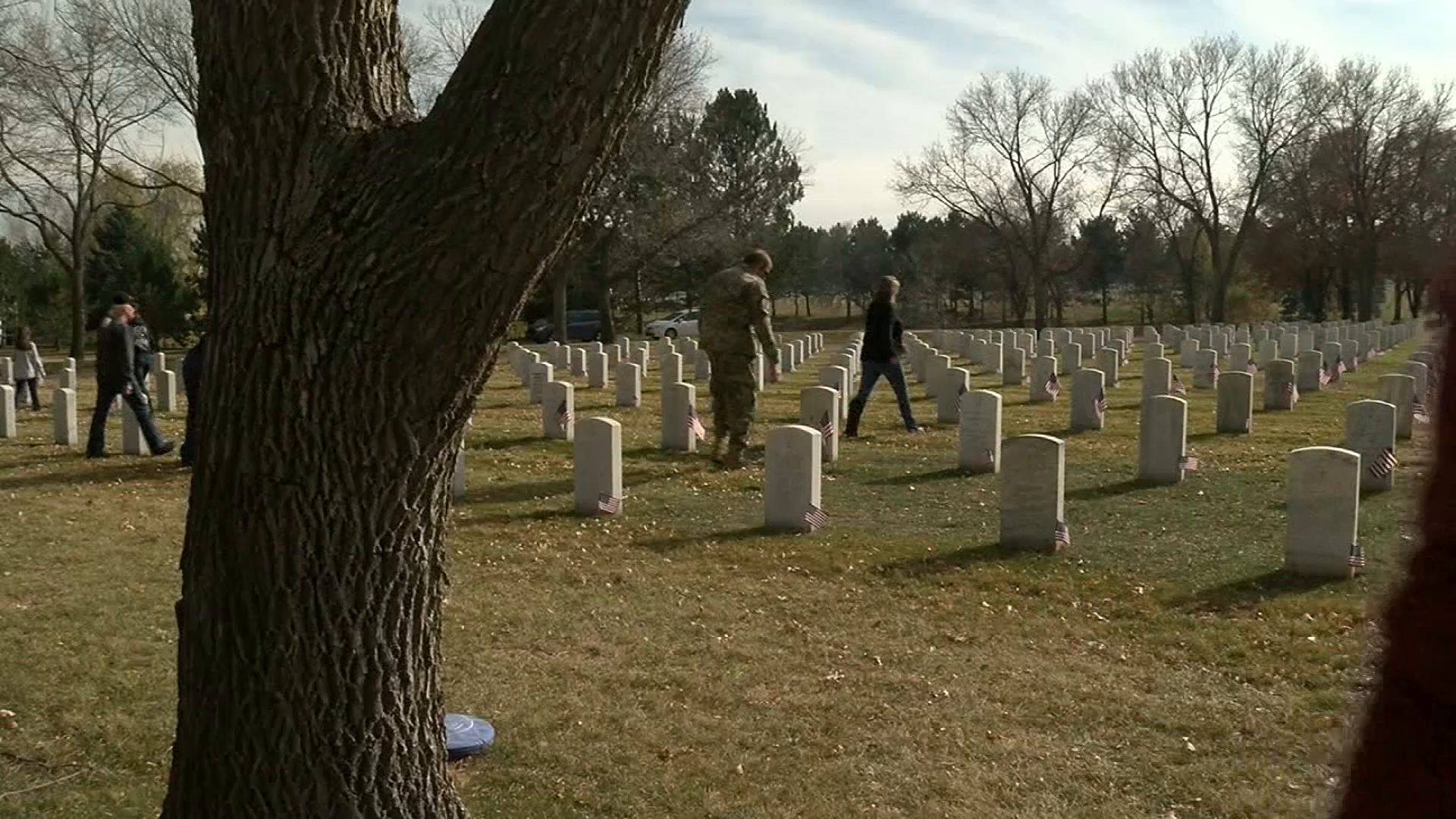 Cemetery tells group to remove flags from soldiers' headstones