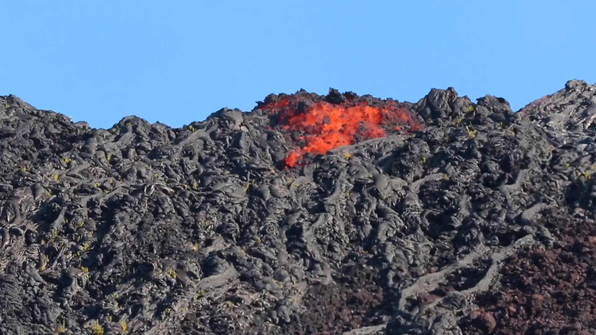 Watch lava tumble down side of Hawaiian volcano