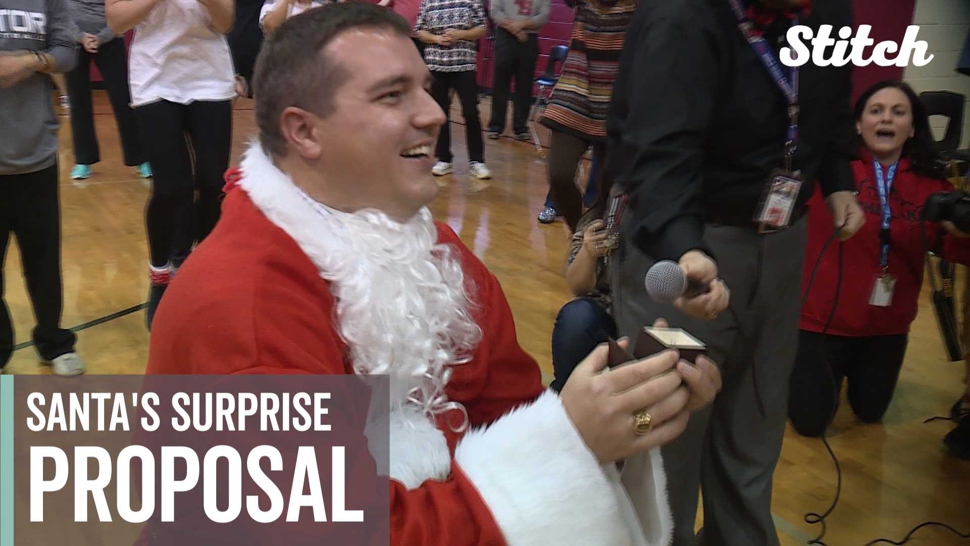 This Santa has a future Mrs. Claus after surprise proposal