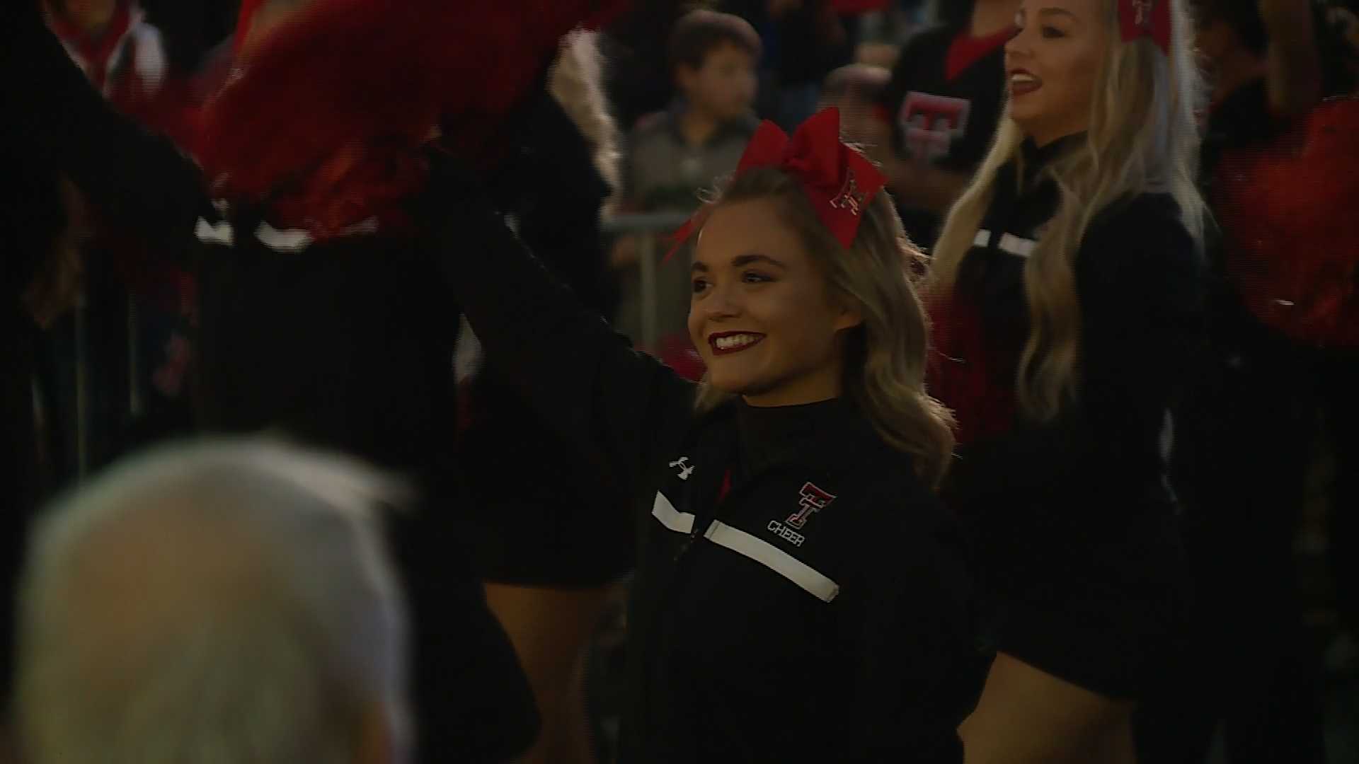 Cheerleader overcomes odds, cheers in bowl game